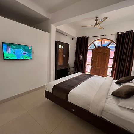 Aura Rooms & Swimming Pool, Calangute Exterior photo