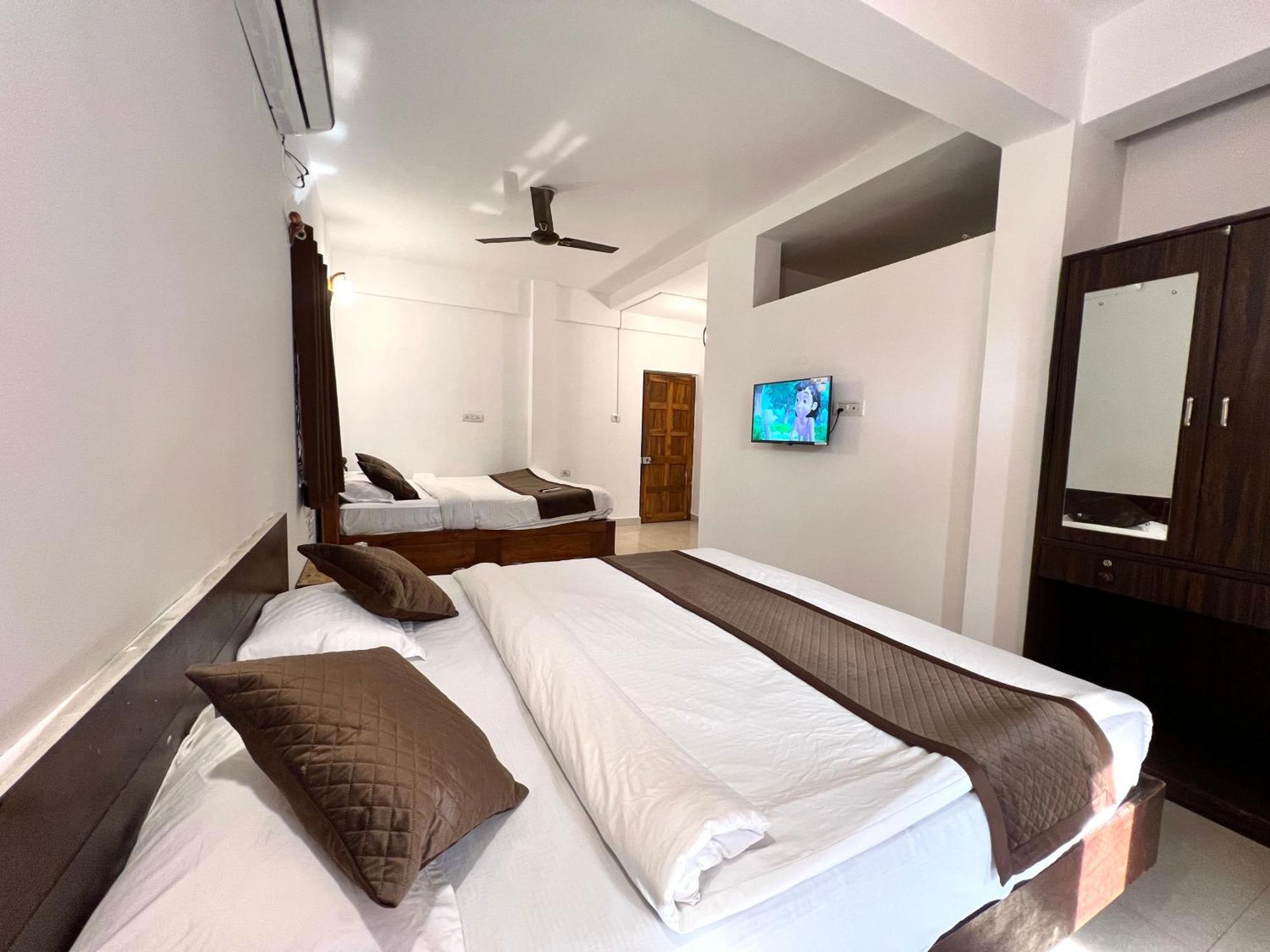Aura Rooms & Swimming Pool, Calangute Exterior photo