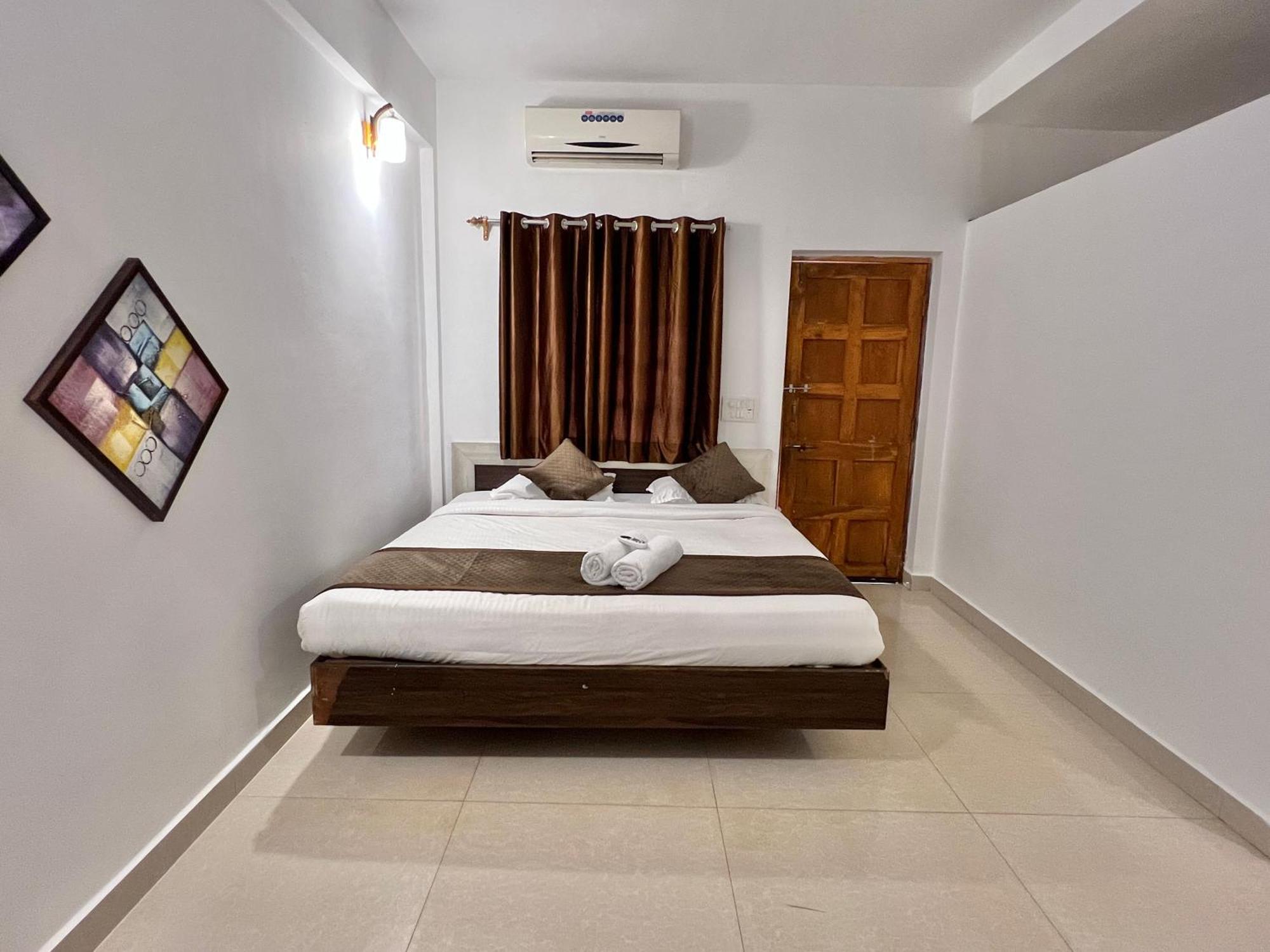 Aura Rooms & Swimming Pool, Calangute Exterior photo