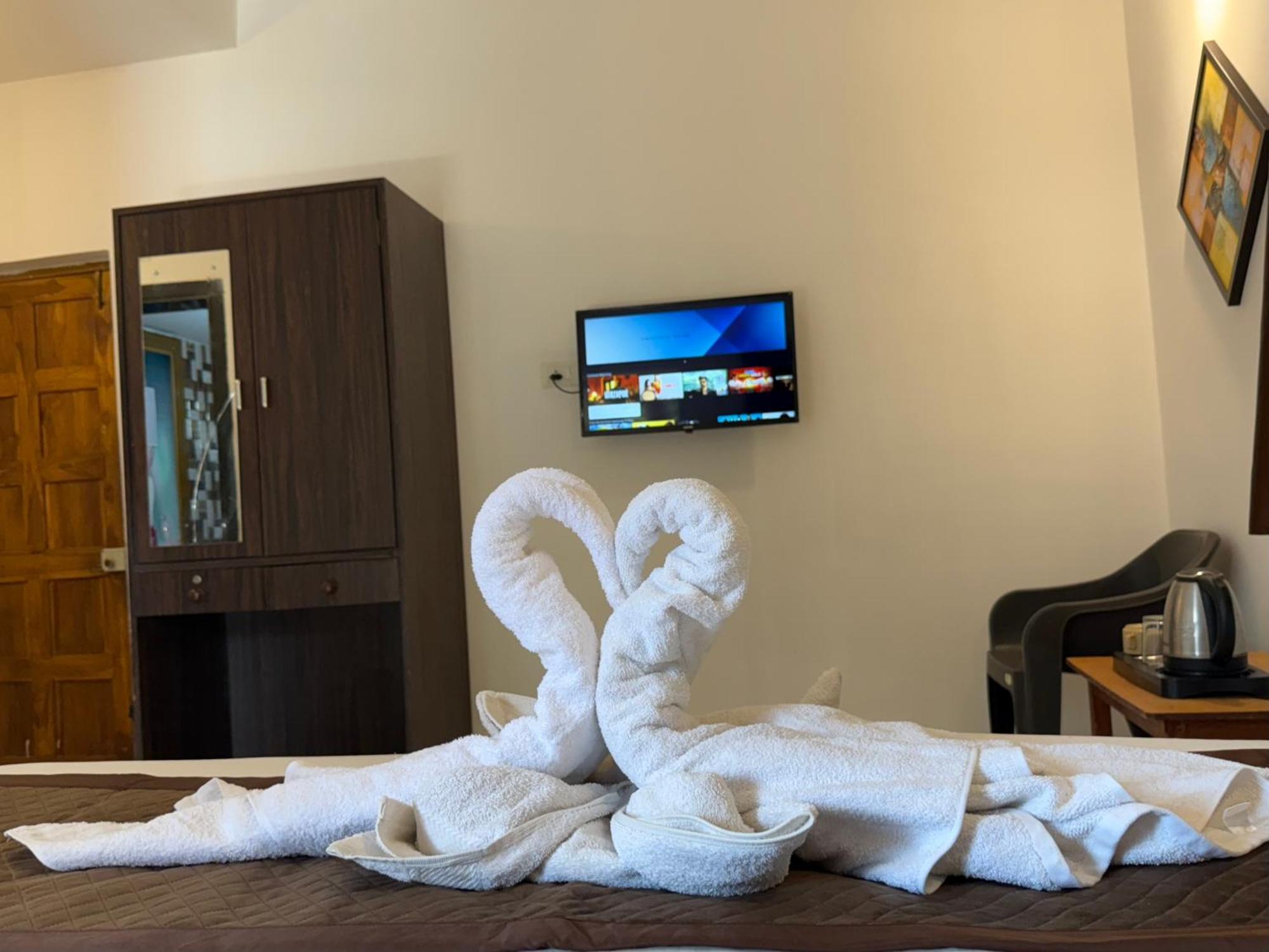 Aura Rooms & Swimming Pool, Calangute Exterior photo